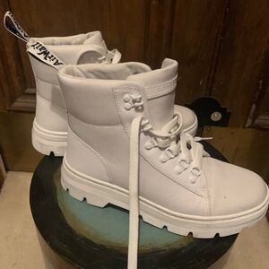 Dr Martens Combat boots. Worn once. EUC. White. Size 9